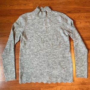 Liz Claiborne women’s grey sweater, scalloped hem; NWT, Size Small